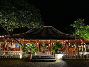 Гостиница The Nalaya Hotel & Resto  Borobudur